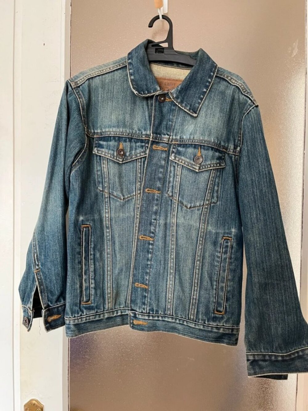 Men’s Light Wash Denim Jacket Size M